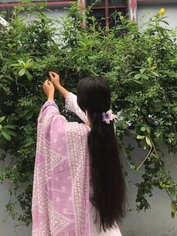 Irum Khan