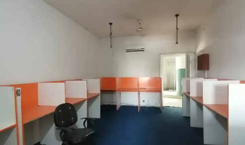 Prime Location 425 Square Feet Office In Gulberg Is Available