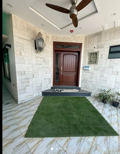8 Marla Brand new Modern House for sale at DHA 9 Town Lahore