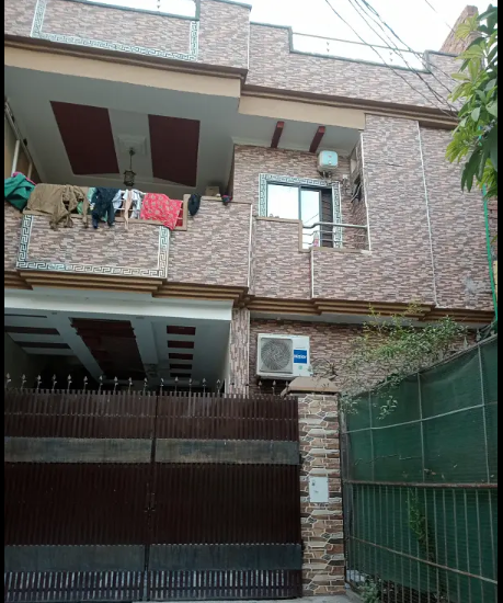 7.5 Marla Beautiful double story House Urgent For Sale in sabzazar
