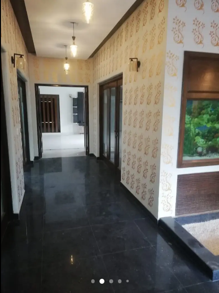 1 KANAL CORNER HOUSE IS AVAILABLE FOR SALE DIRECT FROM THE OWNER