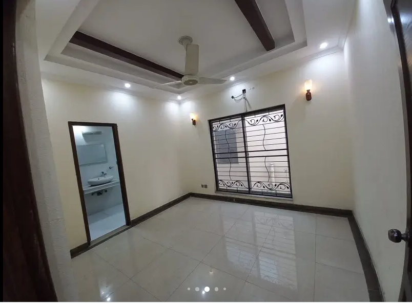 10 Marla Renovated House For Sale In Shaheen Block Bahria Town Lahore