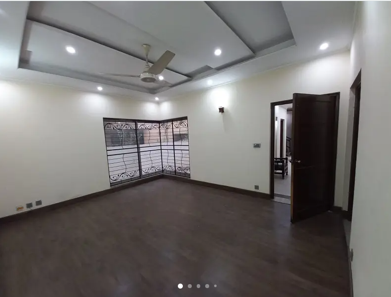 10 Marla Renovated House For Sale In Shaheen Block Bahria Town Lahore