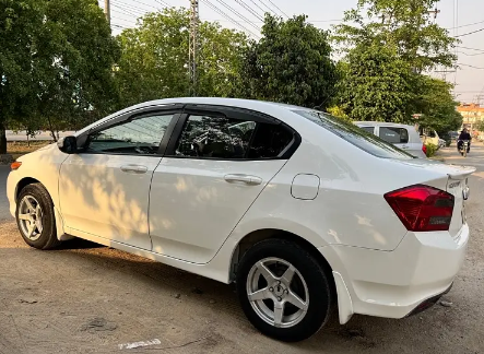 Honda City IVTEC 2017 neat condition extra glossy