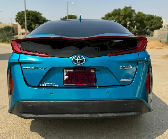 TOYOTA PRIUS IN PLUG HYBRID MODEL 2017