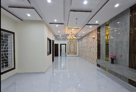 10 MARLA BRAND NEW FIRST ENTERY VIP LUXERY LEATEST ULTRA MODERN STYLISH House available for sale in johertown lahore o