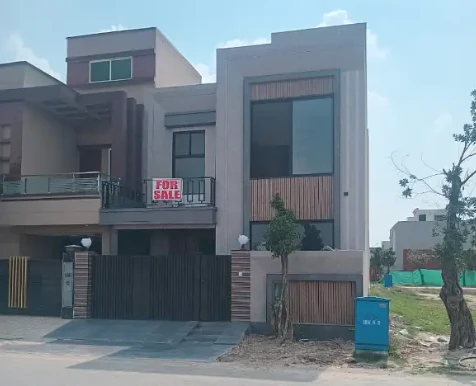 ULTRA MODERN DESIGN ( HEART OF BAHRIA ORCHARD LOCATION )