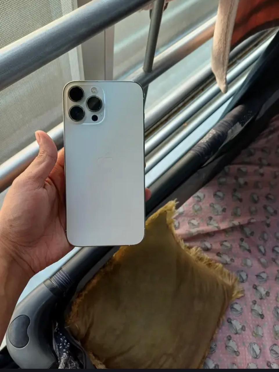13 pro max phone slightly used price is negotiable for sale in rawalpinidi