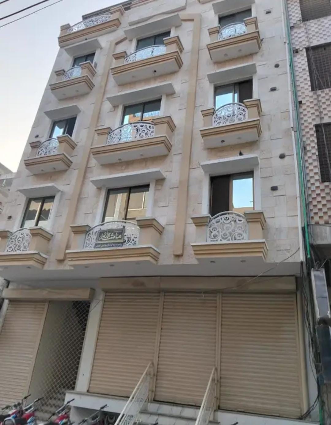 Flat For Rent in Abbot Road Lahore
