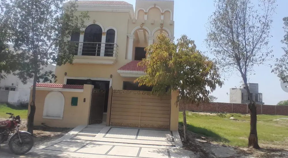 VERY BEAUTIFUL AND VERY CHEAPEST PRICE 5 MARLA HOUSE SLIGHTLY USED HOUSE IN PHASE2, BAHRIA ORCHARD