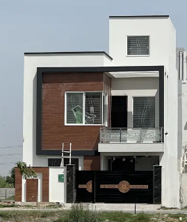 BRAND NEW HOUSE OF 5 MARLA DESIGNER HOUSE AT VERY REASONABLE PRICE NEAR TOUHEED SQUARE AND MAIN ZOO OF C BLOCK
