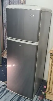 Perfectly woeking Haier double door fridge 170 L capacity