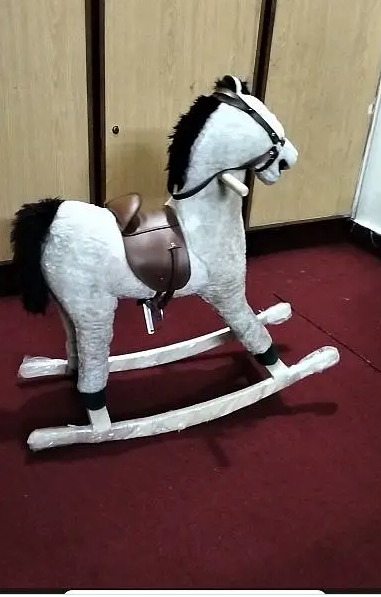 Moving horse