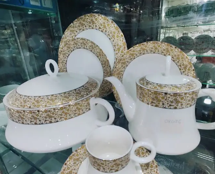 This is 61 pcs Bone china dinner set for 8 people